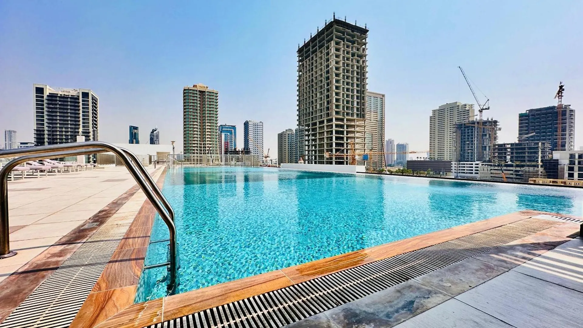 Oyo Home 1364 Fully Furnished Studio Apartments Jvc Dubai