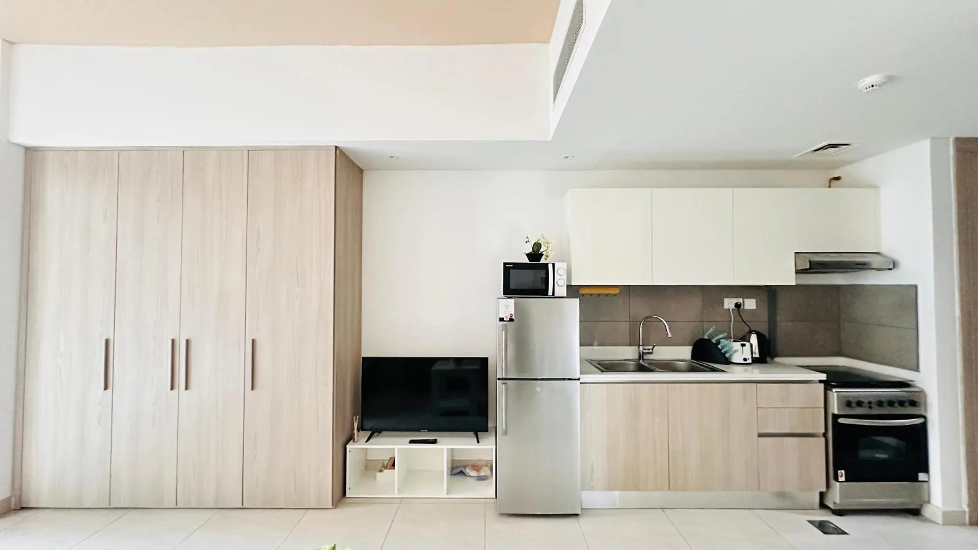 Oyo Home 1364 Fully Furnished Studio Apartments Jvc Dubai