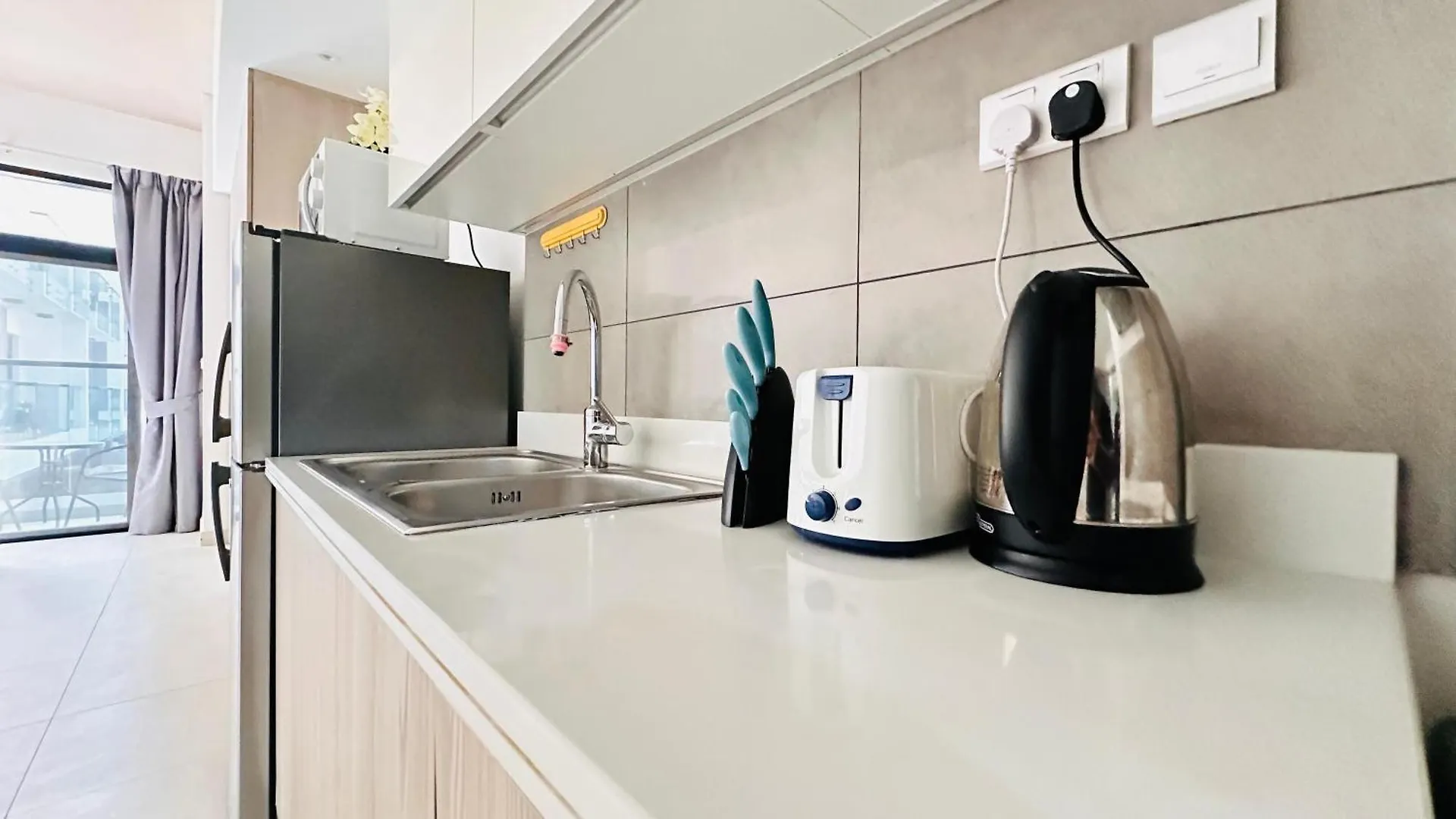 Oyo Home 1364 Fully Furnished Studio Apartments Jvc Dubai