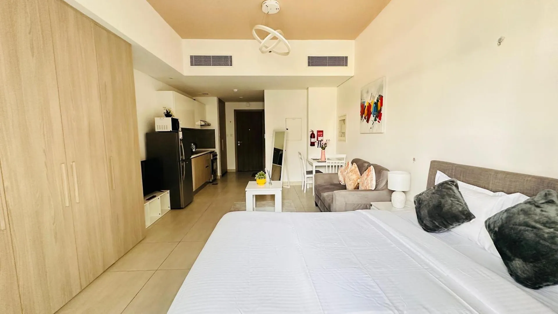 Oyo Home 1364 Fully Furnished Studio Apartments Jvc Dubai