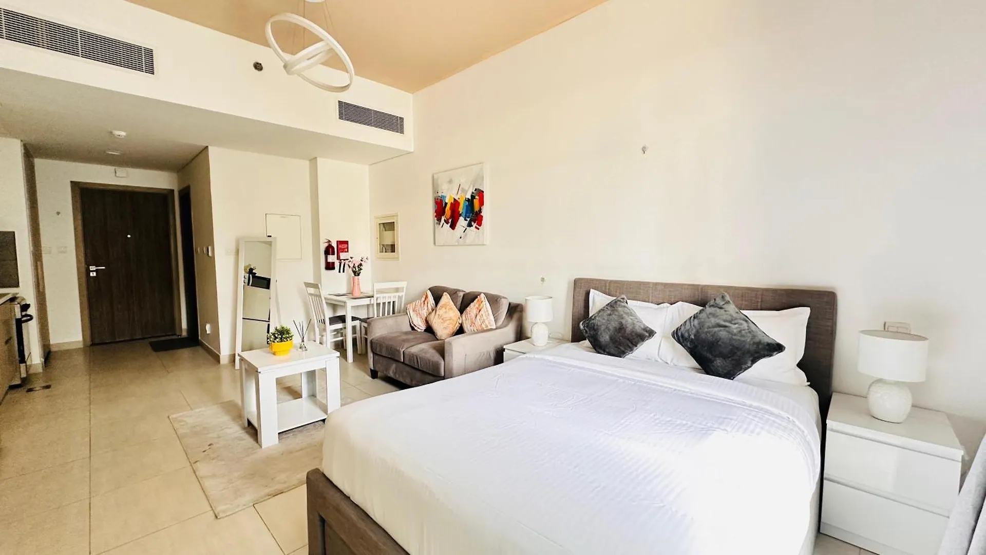 Oyo Home 1364 Fully Furnished Studio Apartments Jvc Dubai