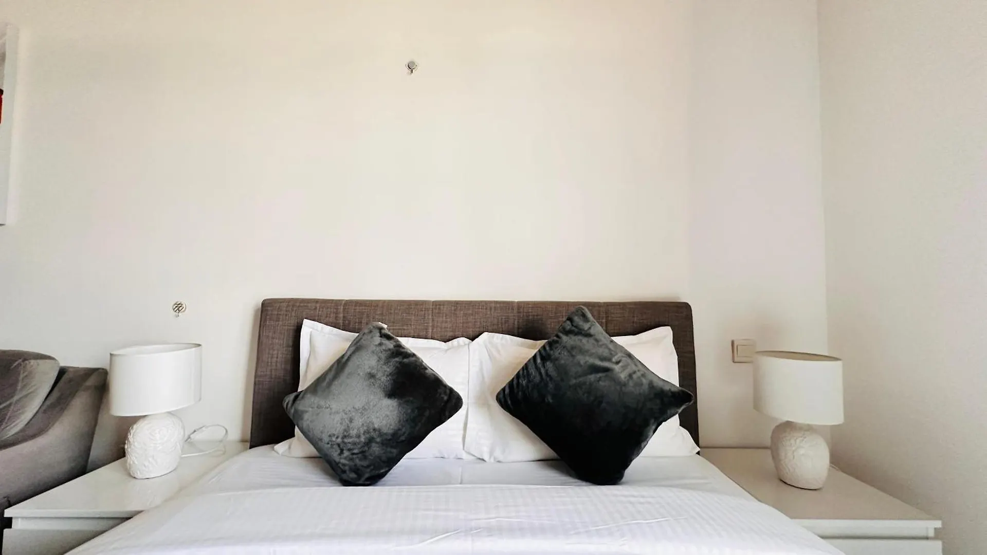 Oyo Home 1364 Fully Furnished Studio Apartments Jvc Dubai United Arab Emirates