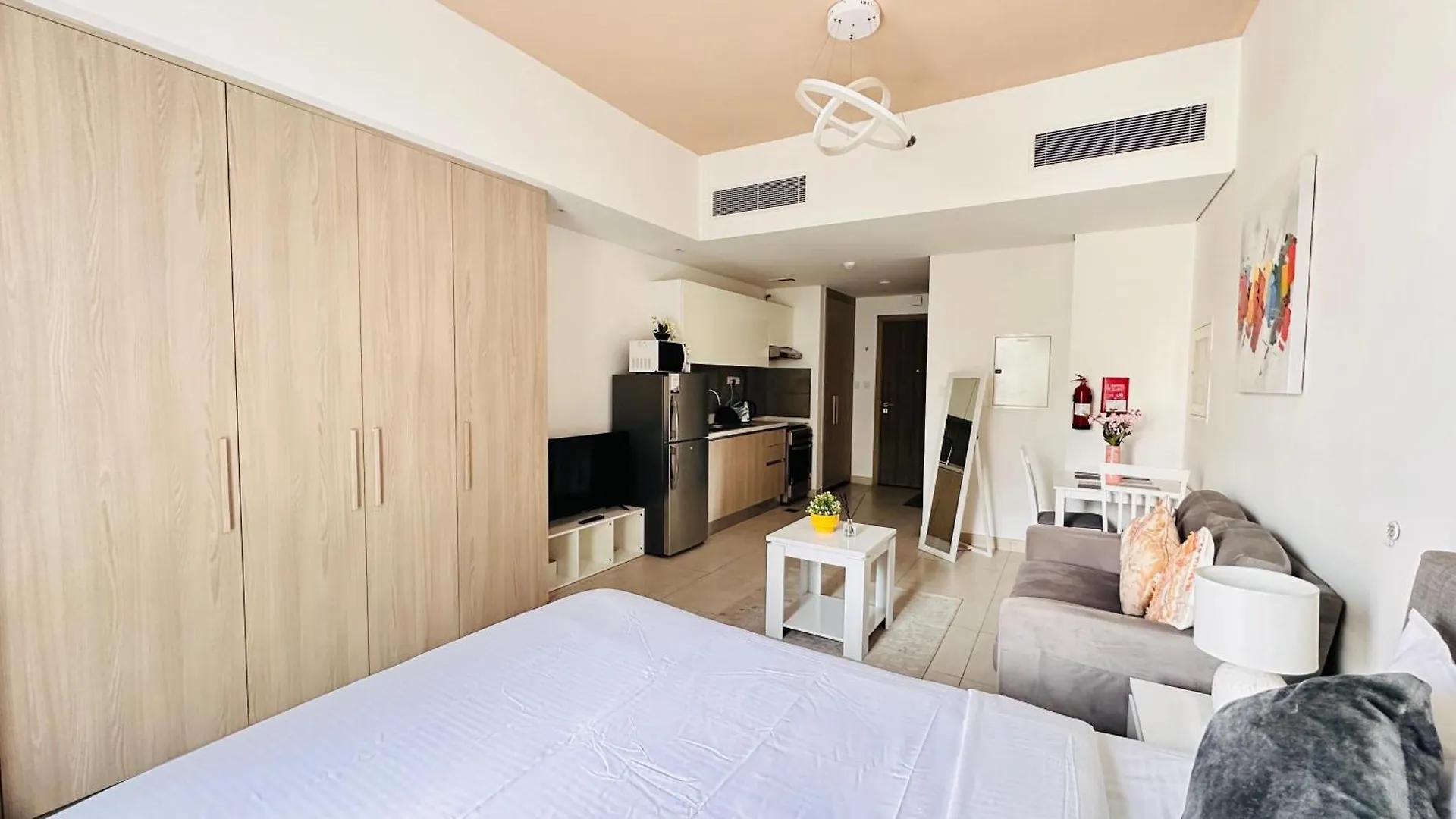 Oyo Home 1364 Fully Furnished Studio Apartments Jvc Dubai